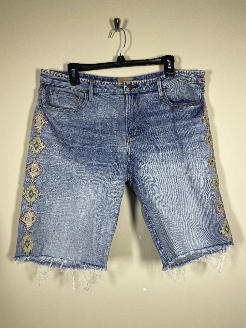 Driftwood Women's Jill Embroidered Denim Frayed Cut-off Shorts 32!